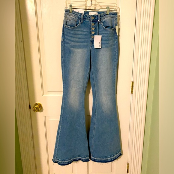 High waisted Bellbottom Vervet Selena w/3-tone Accent Wash (NWT) - Picture 1 of 3